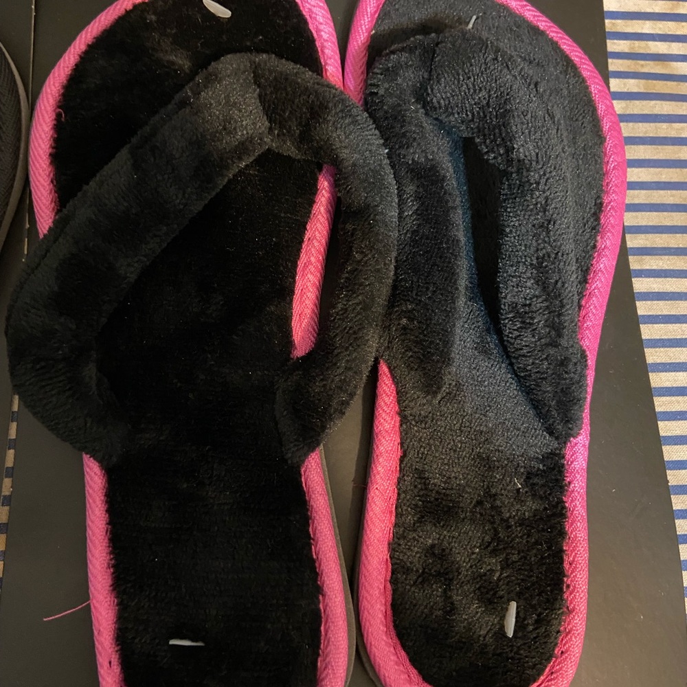 Fur Flops - Picture 2 of 7